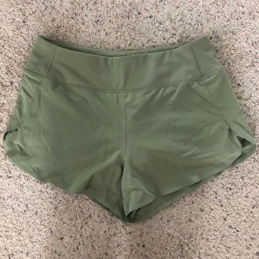 Athleta ‘Run with it’ 3.5” shorts